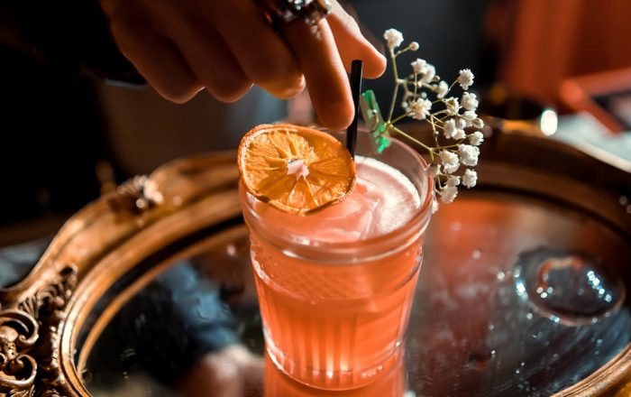 Garnishing cocktail © iStock/Semen Salivanchuk